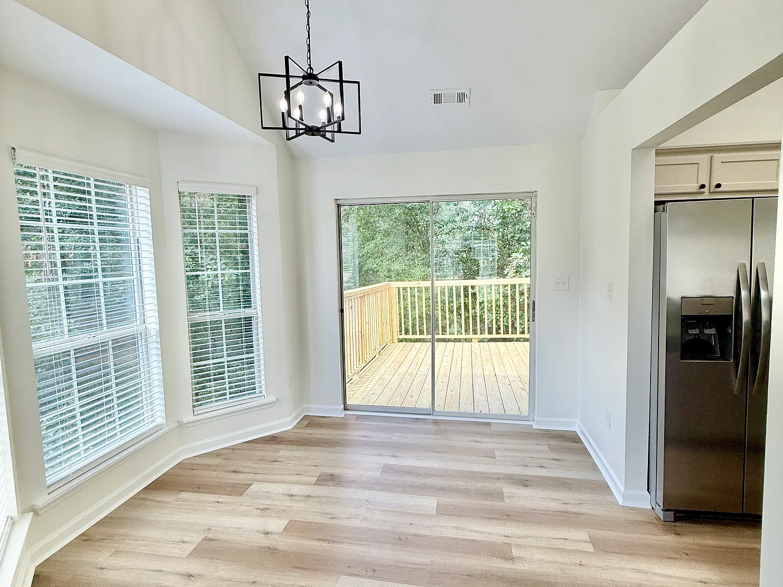 3 bed, 2.5 bath, 2260 sqft, $2,300 — Photo 4