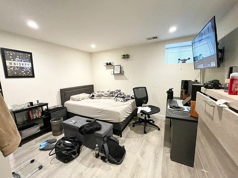 21 Iroquois St #1A — Photo 12