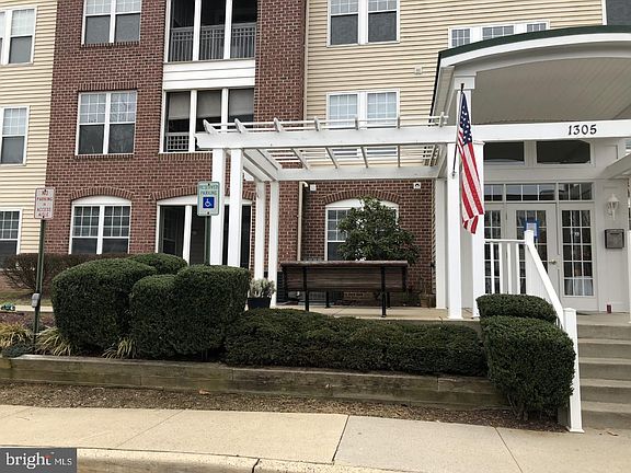 3rd image of 1305 Scottsdale Dr Unit 342