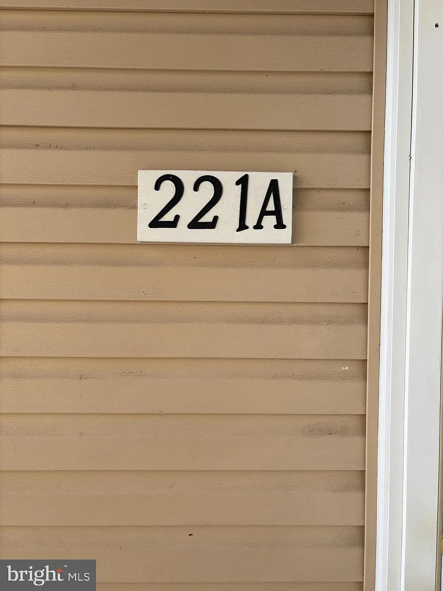 Building Photo - 221 Highland Blvd #A