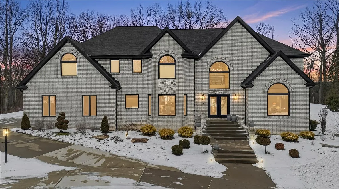 1514 Fox Chase Dr photo 1