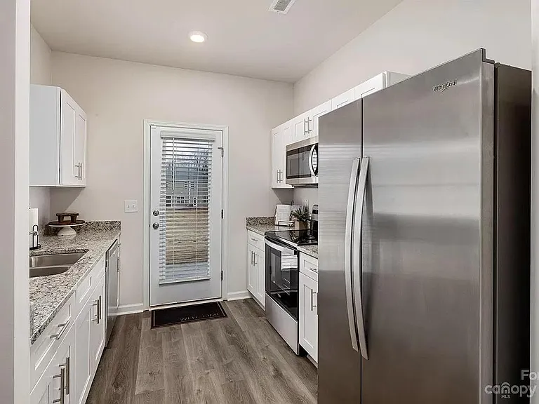 5637 Carrington Ct — Photo 9