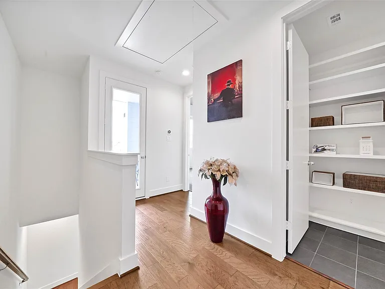 2916 Cline St — Photo 10