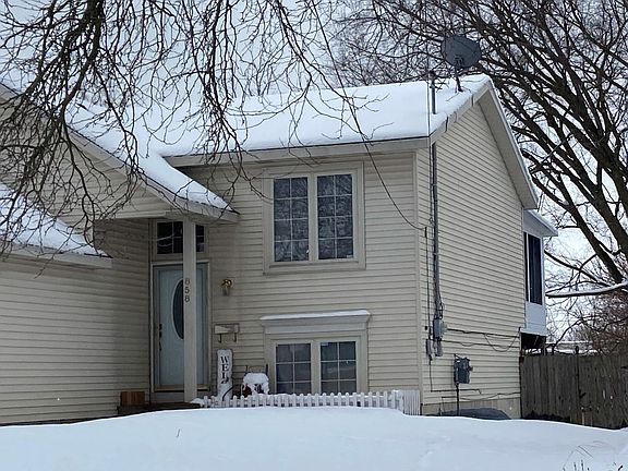 2nd image of 858 Everglade Dr SE