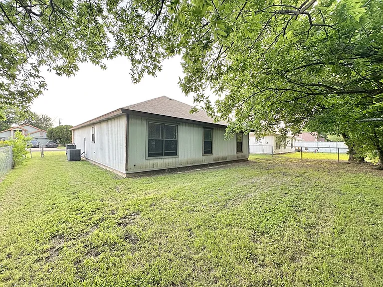 2707 Taft St — Photo 24