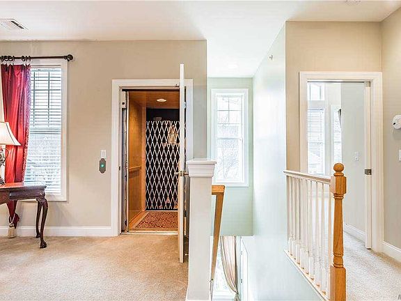 4th image of 121 Symphony Dr
