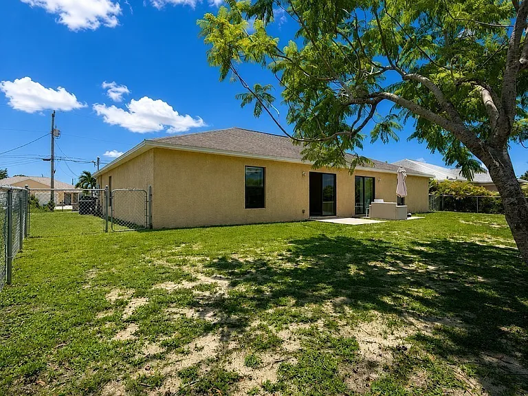 525 SE 4th Terrace Cpe — Photo 17