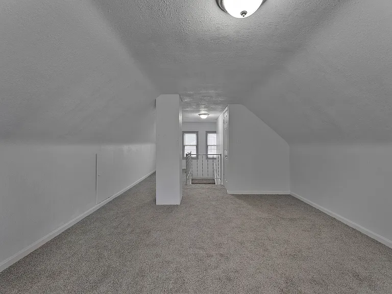 1539 Weston Ave — Photo 22