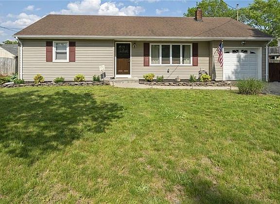 3rd image of 1752 Longwood Dr