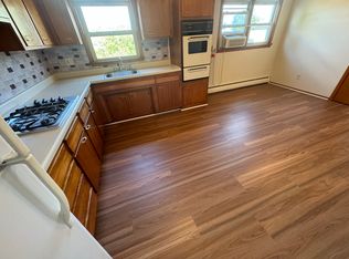 6 Tuve Ln, South Hackensack, NJ 07606