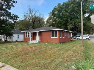 924 N Almond St, Carbondale, IL 62901