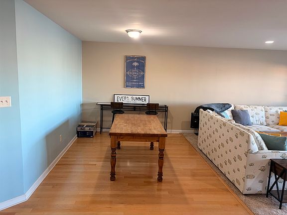 4th image of 410 W Hand Ave #100
