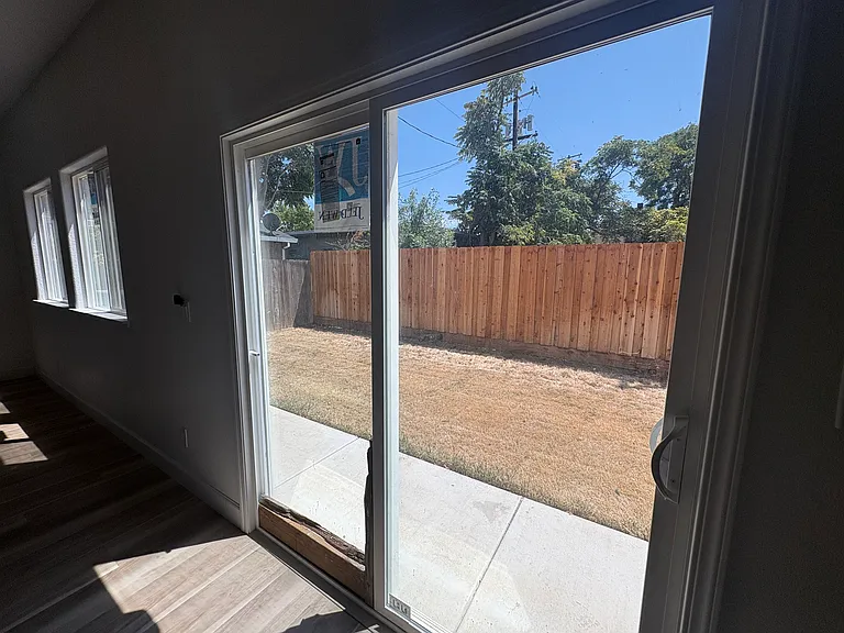 414 E Fremont St — Photo 17