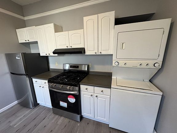 3rd image of 12 Orange St APT 3