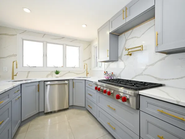 320 Whitman Drive image 14 of 27