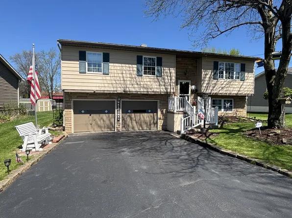 1750 Nova Ln, Poland, OH 44514