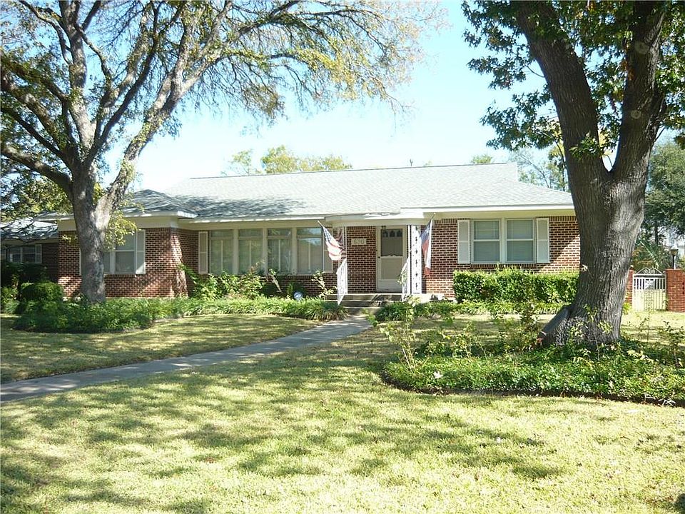 1st image of 630 Finch Ave