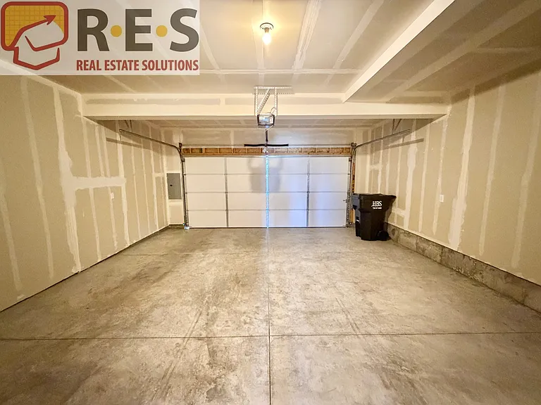 3659 Levy Park Dr — Photo 17
