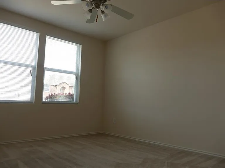 2814 Lake Vista Dr — Photo 5