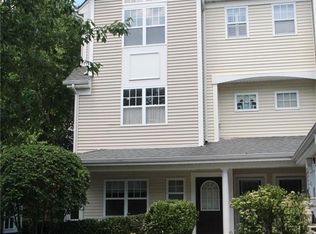 521 Viewpoint Ter, Peekskill, NY 10566