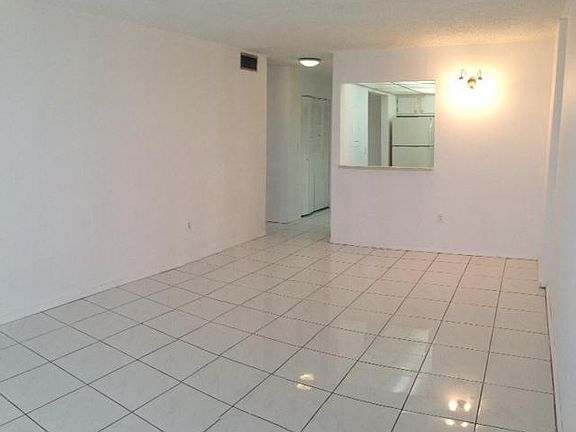 3rd image of 16851 NE 23rd Ave APT 605