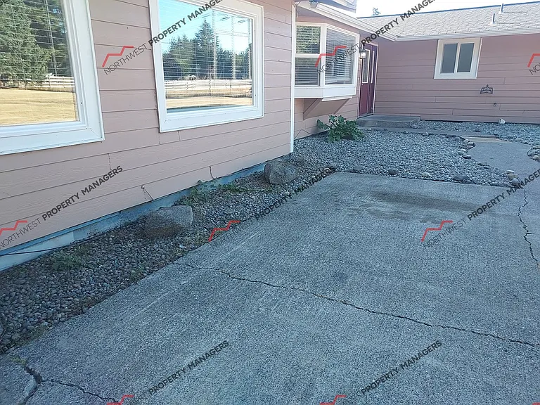 7149 Meridian Rd SE — Photo 5