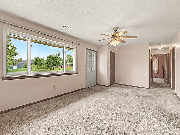 3rd image of 715 N 12th Pl