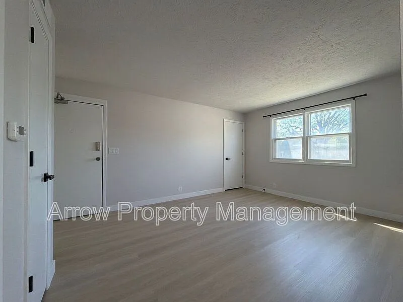 Building Photo - 3609 N 60th St #7