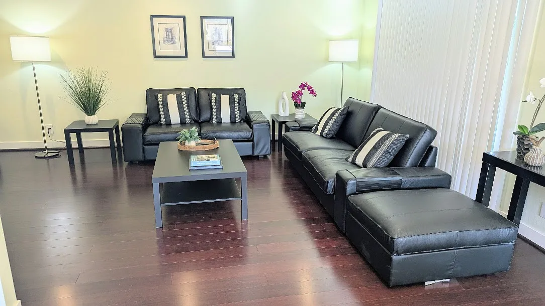 1385 San Domar Dr — Photo 1