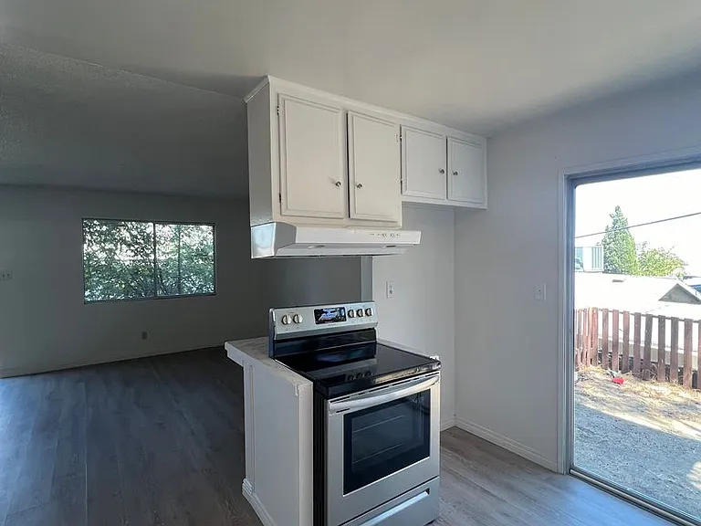 Washington Ave 512 — Photo 6