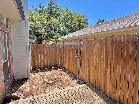 4th image of 405 Odell St