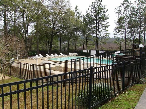 4th image of 305 Westwood Dr