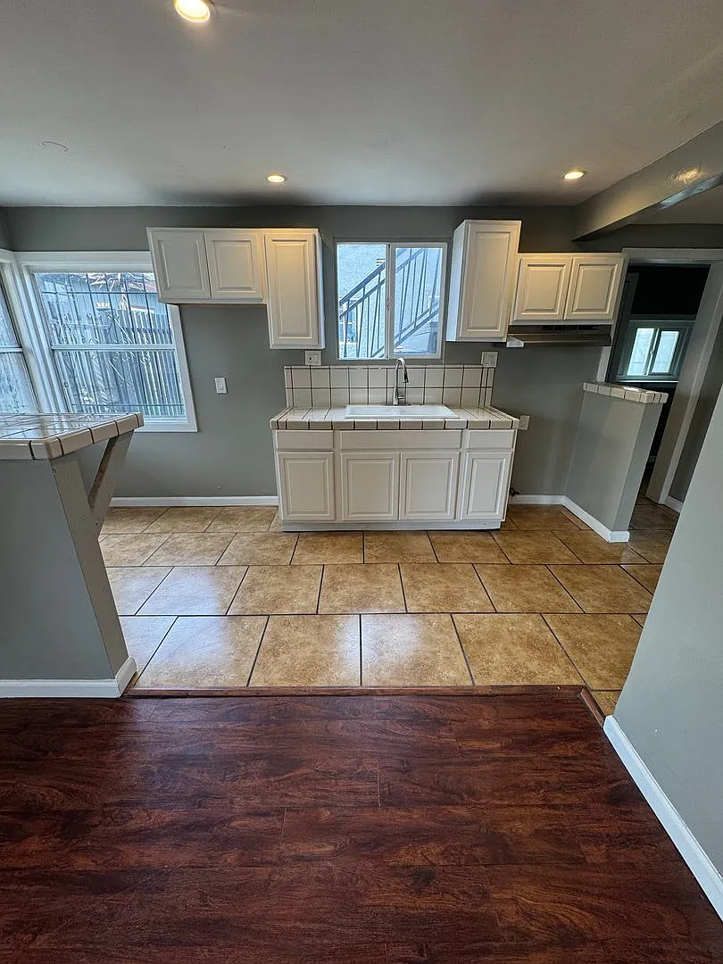 6228SVanNess — Photo 3