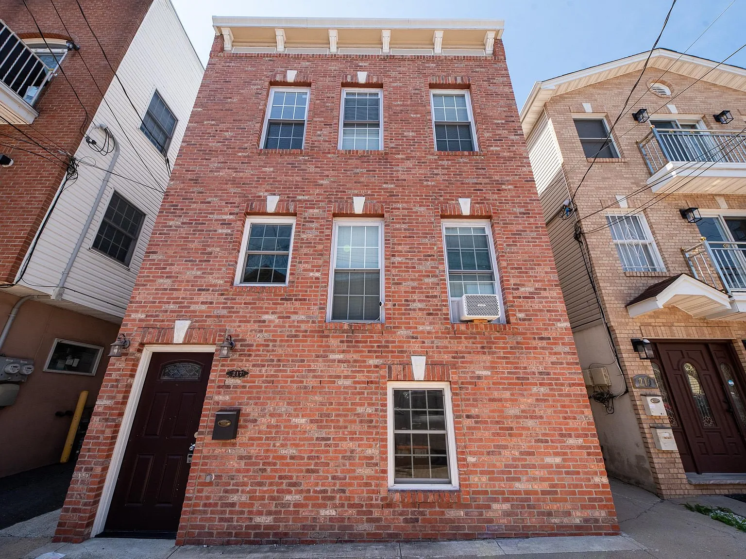 2 bed, 1.0 bath, $2,450 — Photo 1