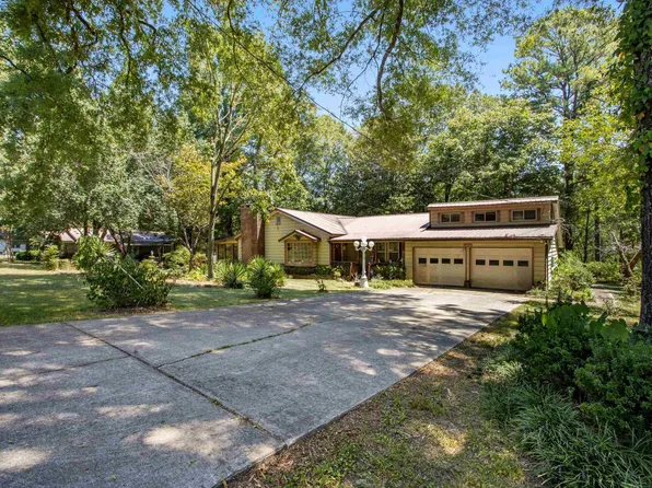 1078 Greenmor Dr, Bessemer, AL 35022