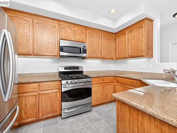 3rd image of 3391 Monaghan St