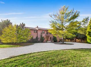 560 Main St, Westhampton, NY 11978