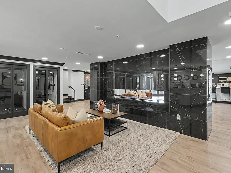 701 N Henry St #306 — Photo 5