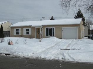 11 Ridge Cir, Streamwood, IL 60107