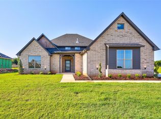 10121 Oakwood Dr, Edmond, OK 73025
