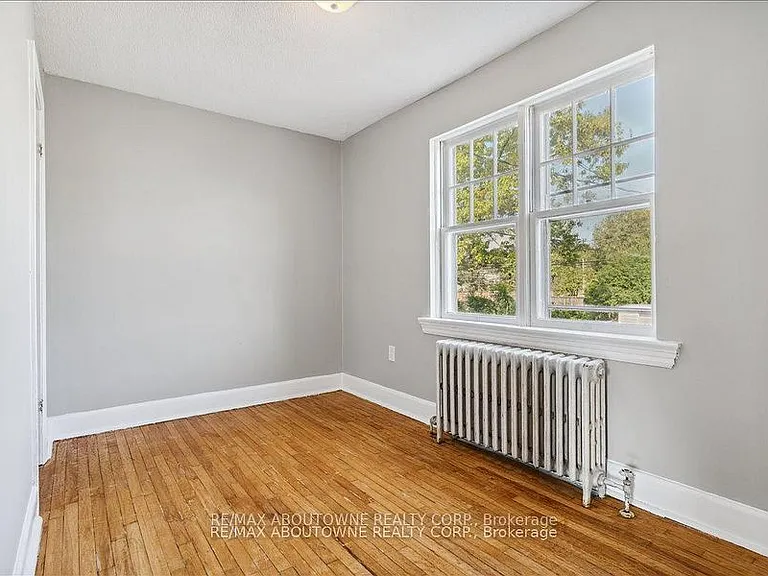 133 N Service Rd E #6 — Photo 17