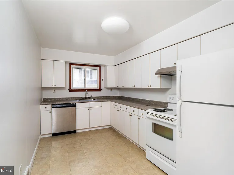 4 Pierson Pl #B — Photo 5