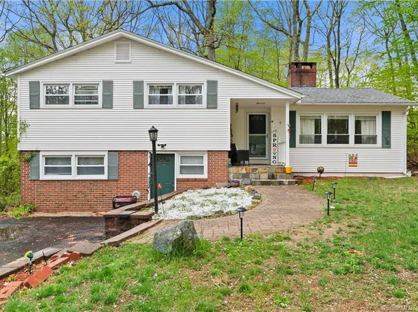 8 Forest Lane, Ledyard, CT 06335