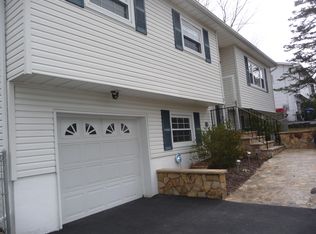 1 Weather Vane Way, Middletown, NY 10940