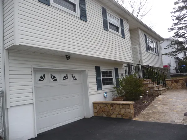 1 Weather Vane Way, Middletown, NY 10940