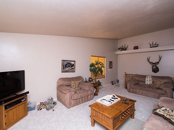 2nd image of 18 Club House Dr