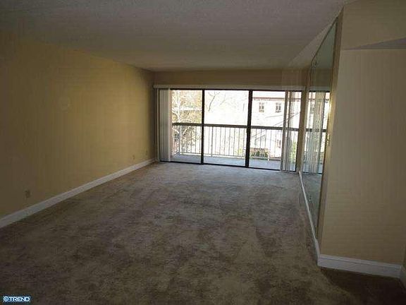 2nd image of 1704 N Park Dr APT 203