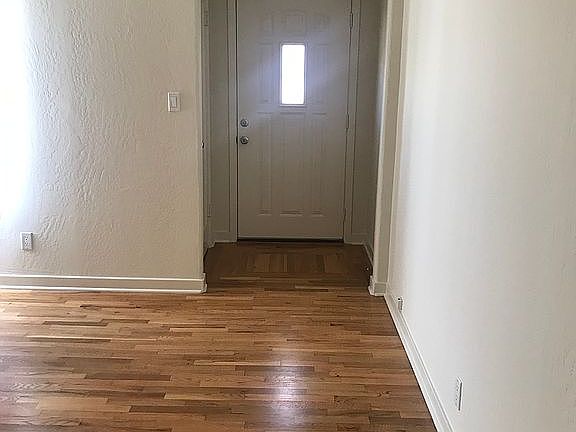 3rd image of 15371 Herring Ave