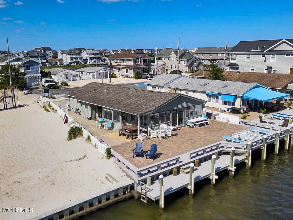 1st image of 263 Bay Beach Way