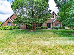 9806 N Townsend Dr, Peoria, IL 61615